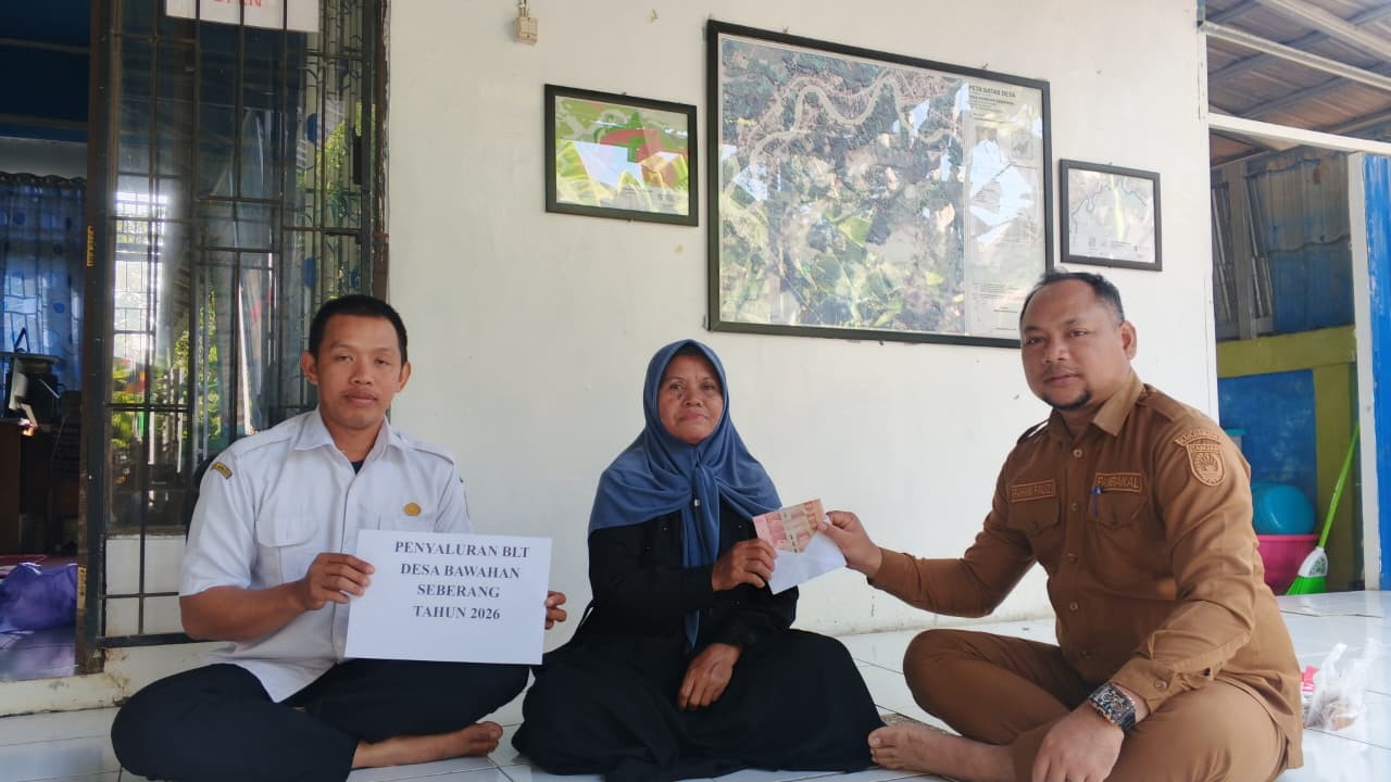 Penyaluran BLT Triwulan Tahun 2026 Pambakal Fahmi Fauzi Serahkan Langsung Kepada Warga 